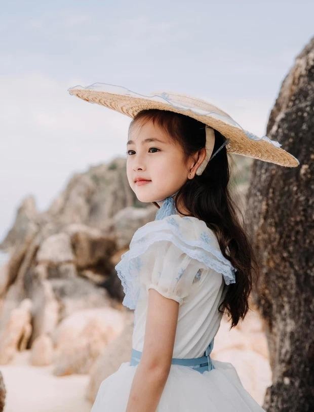 Loạt con gái sao Việt sở hữu 'gen Hoa hậu': Con gái Hà Kiều Anh bộc lộ gen mỹ nhân từ bé, con gái Hồng Quế được dự đoán cao 1m75 - Ảnh 8